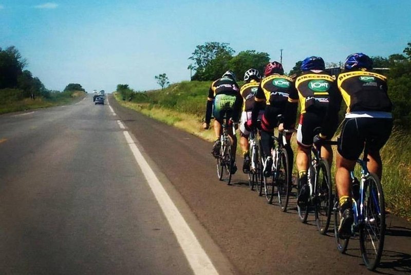 6ª etapa do Campeonato Gaúcho de Ciclismo de Estrada, em Santa Cruz do Sul. Na foto, a equipe Bike Center, de Santa Maria