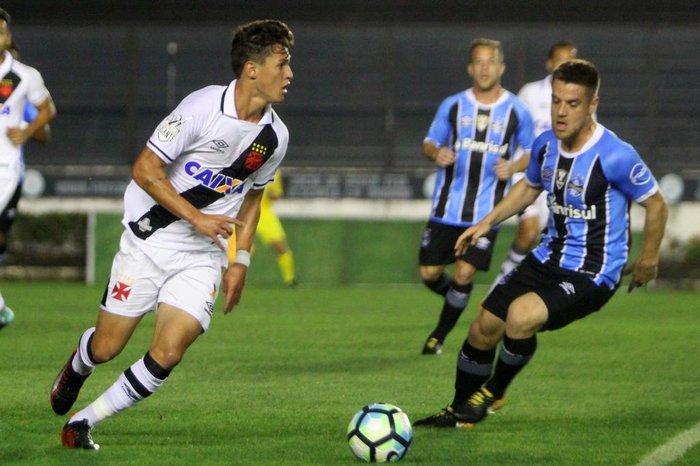 Vasco enfrenta o Grêmio pelo Campeonato Brasileiro.