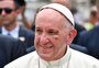 Papa se machuca no Papamóvel durante visita à Colômbia