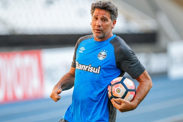 Não é porque perdemos um jogo que está tudo errado , reage Renato