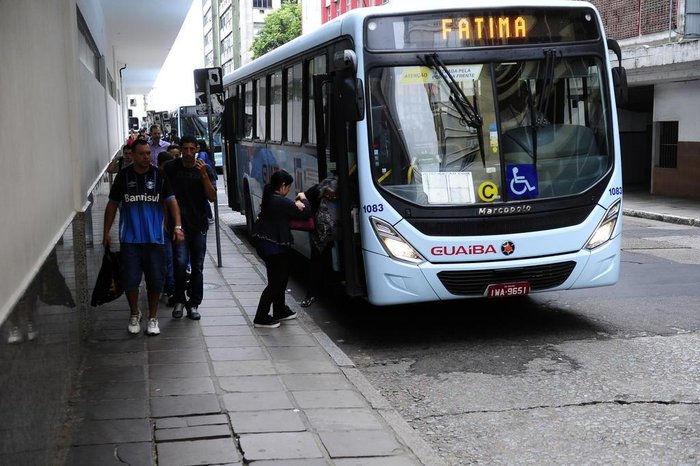  

PORTO ALEGRE, RS, BRASIL.2017-09-05.Transporte intermunicipal de Guaiba precário, usuariaos reclaman da demora do transporte e do não cumprimento da tabela.(RONALDO BERNARDI/AGENCIA RBS).