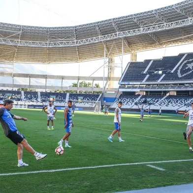 Grêmio treina no estádio Nilton Santos, o Engenhão, antes da partida contra o Botafogo, pelas quartas de final da Libertadores. Na foto, Renato e Kannemann