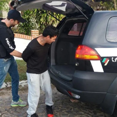 Carlos Alberto da Silva Drey, 34 anos, conhecido como "beto  louco", foi preso na manhã desta quinta-feira (14) em Balneário Gaivota, Santa Catarina. Ele é considerado um dos criminosos mais procurados do Rio Grande do Sul e é apontado como um dos líderes do tráfico de drogas na zona leste de Porto Alegre.