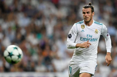  

Real Madrids Welsh forward Gareth Bale runs for the ball during the UEFA Champions League football match Real Madrid CF vs APOEL FC at the Santiago Bernabeu stadium in Madrid on September 13, 2017. / AFP PHOTO / GABRIEL BOUYS

Editoria: SPO
Local: Madrid
Indexador: GABRIEL BOUYS
Secao: soccer
Fonte: AFP
Fotógrafo: STF