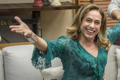 Zeca Camargo, Cissa Guimarães, Tiago Leifert, Ana Furtado, André Marques e Patricia Poeta no  É de Casa