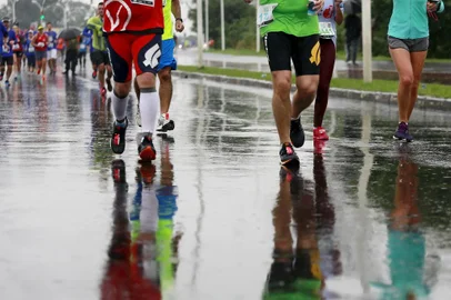  PORTO ALEGRE, RS, BRASIL, 13-08-2017. Fotos de clima em Porto Alegre na Orla do Guaíba. (FOTO: ANDERSON FETTER/AGÊNCIA RBS)