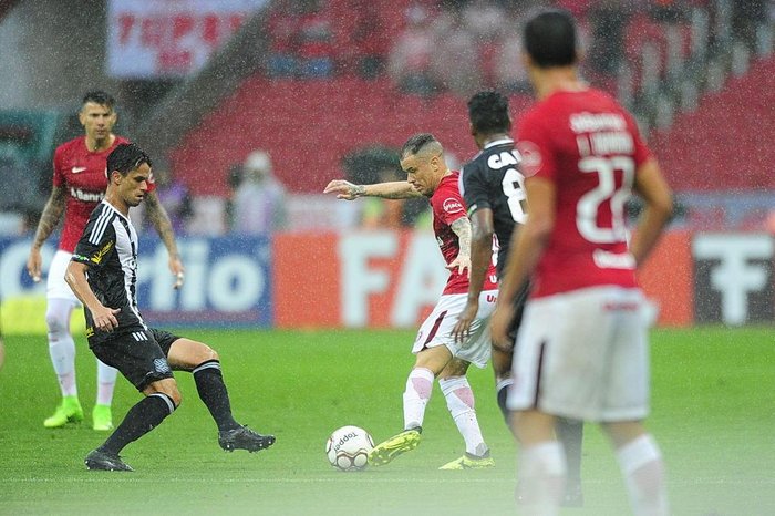  

PORTO ALEGRE, RS, BRASIL, 16-09-2017.Inter enfrenta o Figueirense no Beira-Rio
Jogo é válido pela 24ª rodada da Série B. Se o Inter vencer, assume a liderança do campeonato. (CARLOS MACEDO/AGÊNCIA RBS)