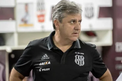 O técnico Gilson Kleina foi demitido pela Ponte Preta após derrota por 3 a 1 em casa para o Atlético-GO, em jogo válida pela 24ª rodada do Brasileirão.