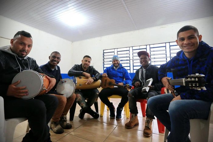  

PORTO ALEGRE, RS, BRASIL, 15-09-2017. Estrelas da Periferia com a banda Samba da Velha, da Restinga. (ANSELMO CUNHA/ESPECIAL)