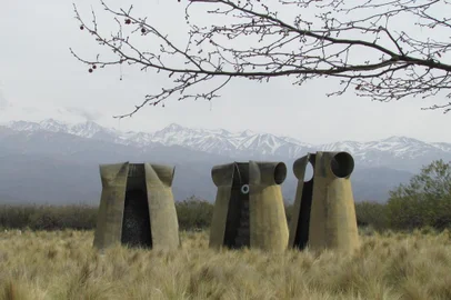 Obras de arte ao ar livre na vinícola Salentein, no Valle de Uco, em Mendoza, na Argentina.