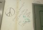 Alunos de Direito da UFSM são alvo de mensagens racistas escritas nas paredes da sala do Diretório Acadêmico do curso