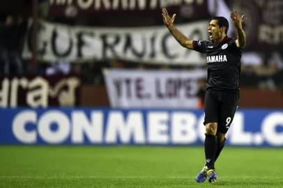 Argentina's Lanus forward Jose Sand celebrates after scoring a goal against Argentina's San Lorenzo during their 2017 Copa Libertadores quarterfinal second leg match at Lanus stadium in Lanus, Buenos Aires, Argentina, on September 21, 2017. / AFP PHOTO / EITAN ABRAMOVICH