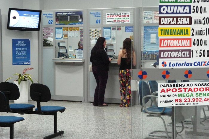  

Assalto à loterica de Palhoça - Assaltantes levaram R$ 80 mil de lotérica em do Shopping Via Catarina