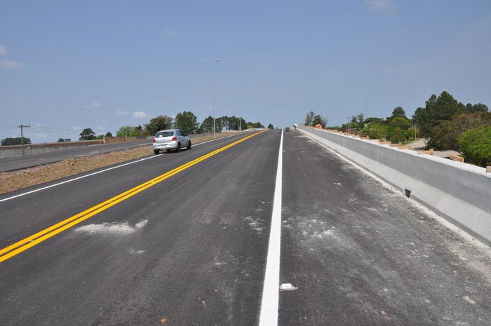 OBRA PRONTA NA BR 280 SEM POSSÍBILIDADE DE UTILIZAÇÃO ATUALMENTE -  GUARAMIRIM / SC 