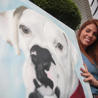  

PORTO ALEGRE, RS, BRASIL - 2017.01.06 - Artista Paula Brenner pinta quadros de pets, como seu cachorro Tobias. (Foto: ANDRÉ ÁVILA/ Agência RBS)