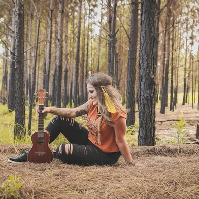 Brenda Valer lança disco Piripaque
