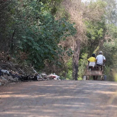  NOVO HAMBURGO, RS, BRASIL - 2017.09.08 - Estrada Porto das Tranqueiras, local onde foram encontradas duas crianças esquartejadas, em Novo Hamburgo. A estrada é utilizada como atalho para chegar ao bairro Feitoria e, também, como descarte de lixo. (Foto: ANDRÉ ÁVILA/ Agência RBS)