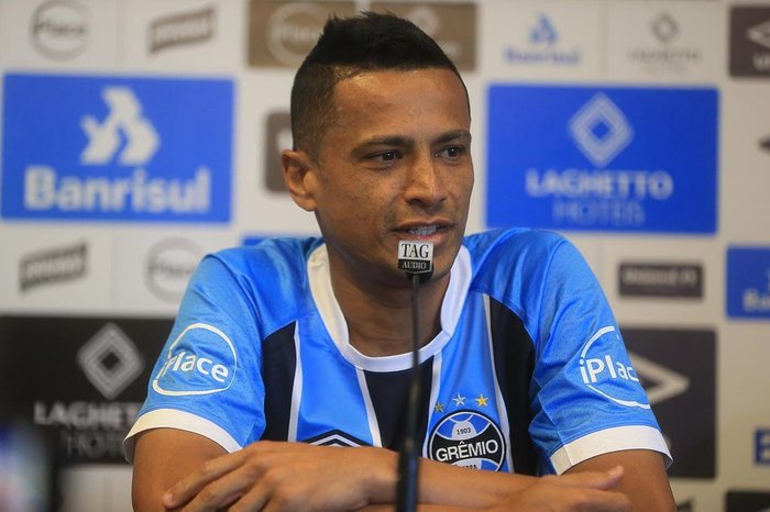 Cícero é apresentado no Grêmio: Nunca duvidei da minha capacidade
