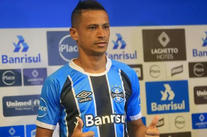  

PORTO ALEGRE, RS, BRASIL, 04-10-2017. Apresentação do meia Cícero e treino do Grêmio. (ANDRÉ ÁVILA/AGÊNCIA RBS)