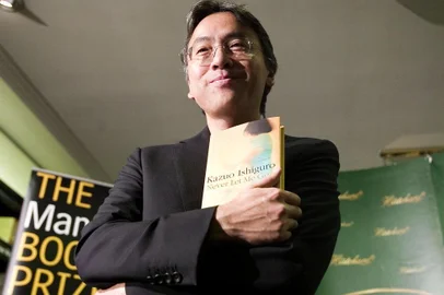  

(FILES) This file photo taken on October 10, 2005 shows British author Kazuo Ishiguro posing with his book at Hatchards book store in London, prior to the announcement of the winner of the The Man Booker Prize for Fiction.
British author Kazuo Ishiguro wins the Nobel Literature Prize, the Swedish Academy in Stockholm announced on October 5, 2017 / AFP PHOTO / LEON NEAL

Editoria: ACE
Local: London
Indexador: LEON NEAL
Secao: literature
Fonte: AFP
Fotógrafo: STF