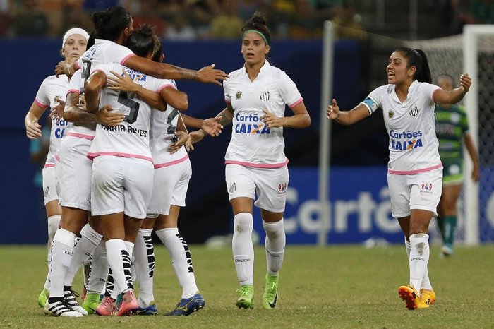 Futebol feminino é sucesso de público e atrai torcedor para estádio