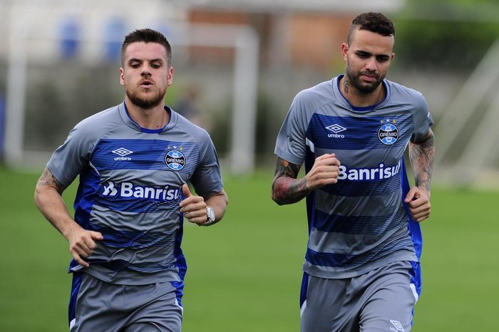 Torcedores do Grêmio repercutem atuações de Ramiro e Luan contra o Inter e brincam: “Apanham do pai e Davó”