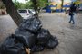  

PORTO ALEGRE, RS, BRASIL - 2017.10.09 - Após cinco dias, coleta de lixo é retomada em Porto Alegre. Mas alguns pontos da cidade ainda tem acumulo de lixo. (Foto: ANDRÉ ÁVILA/ Agência RBS)