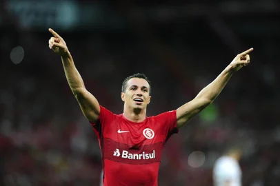 Atacante do Inter Leandro Damião durante a partida contra o Brasil-Pel pela Série B do Brasileirão