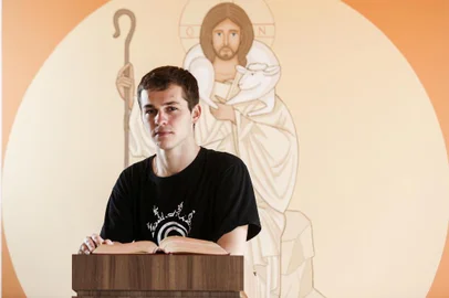  

BOM PRINCÍPIO, RS, BRASIL, 26-06-2017: O seminarista Maicon Rambo em local de oração no Seminário  São João Maria Vianney. Ele tem 17 anos, deseja ser padre e faz parte da geração 2000. (Foto: Mateus Bruxel / Agência RBS)