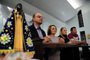  CAXIAS DO SUL, RS, BRASIL, 11/10/2017 - Devotos de Nossa Senhora da Conceição Aparecida, popularmente chamada de Nossa Senhora Aparecida, é a padroeira do Brasil. NA FOTO: da esq. para dir. - Luis Tadeu da Motta Rodrigues, sua esposa Beatriz Pedrotti Rodrigues, Marlene e Vilmar Marian. (Marcelo Casagrande/Agência RBS)