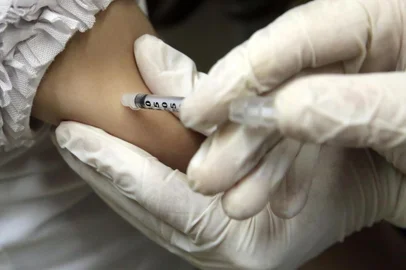  

PORTOALEGRE-RS-BR-DATA:20141114
O uso das seringas, é criticado pelo Insituto da Criança com Diabetes, devido ao tamanho da agulha.
A menina Rebeca Vitória Almeida Silva (4,11 de idade), recebendo a insulina.
Agulha de 8 mm.
FOTÓGRAFO:TADEUVILANI-DATA:20141114