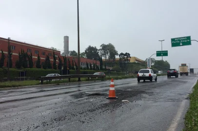 Buracos surgem de um dia para o outro na RS-122, entre Caxias do Sul e Farroupilha