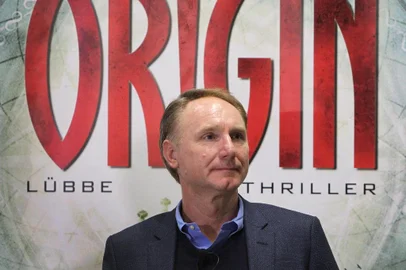 US author Dan Brown poses in front of a poster promoting his new book Origin at the Frankfurt Book Fair 2017 in Frankfurt am Main, western Germany, on October 12, 2017.
The Frankfurt book fair is the worlds largest publishing event, bringing together over 7,000 exhibitors from more than 100 countries. / AFP PHOTO / Daniel ROLAND