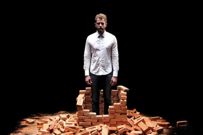Espetáculo recria Hamlet neste domingo, em caxias