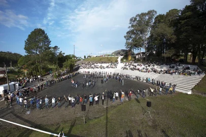 Edição 2017 do sabrage coletivo da Fenachamp, em Garibaldi