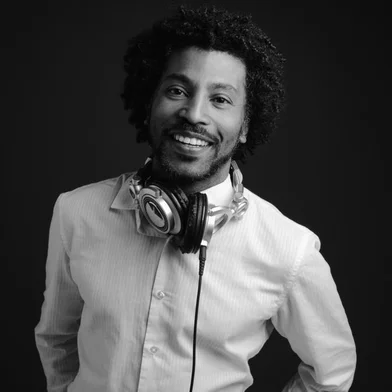 O São Patrício Bar (Tronca, 2.807), em Caxias, promove hoje, às 21h, o projeto Black Free Day, com a animação do DJ Mono. O repertório da apresentação vai do samba ao jazz, Black music ao hip hop, rock da década de 1960 à temática de 1980. A entrada é franca.