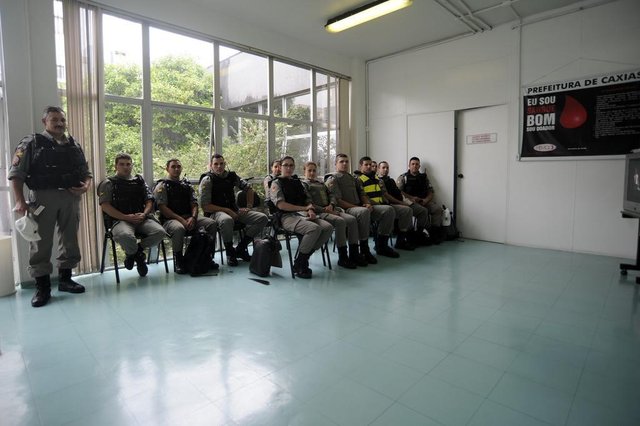  CAXIAS DO SUL, RS, BRASIL, 13/10/2017 - Soldados da brigada militar fazem doação de sangue no Hemocentro. (Marcelo Casagrande/Agência RBS)