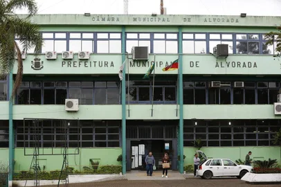ALVORADA, RS, BRASIL, 28-09-2017: Prefeitura de Alvorada. Alvorada é a única entre 12 cidades da Região Metropolitana de Porto Alegre que cobra por protocolos de determinadas reclamações feitas por moradores. (Foto: Mateus Bruxel / Agência RBS)