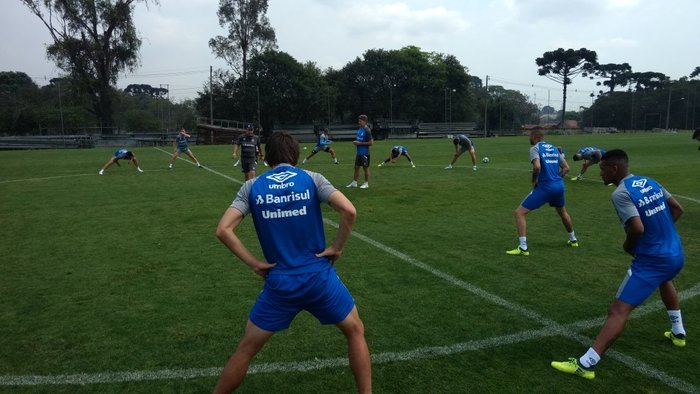 Conjuntivite tira preparador físico do Grêmio de viagem para Curitiba