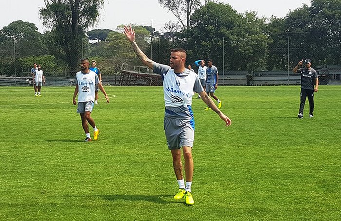 Luan participa de recreativo e aumenta chances de voltar a jogar