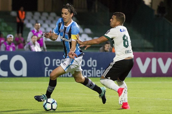 O mais importante não é jogar bonito, mas sim o resultado, diz Geromel