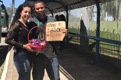 Ana Cristina Dias e Douglas Ribeiro vendem trufas desde março para pagar o casamento, que já foi adiado três vezes.