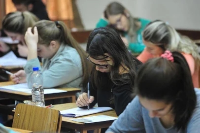  

SANTA MARIA , RS , BRASIL , 01/12/2015
Vestibular da Unifra -  4,131 candidatos tentam uma vaga nos cursos de graduação do Centro Universitário Franciscano (Unifra). A prova ¿ com 65 questões e redação ¿ é aplicada das 8h ao meio dia, nos conjuntos um e três, na Rua dos Andradas e Silva Jardim, respectivamente. 
FOTO JEAN PIMENTEL / AGÊNCIA RBS, GERAL