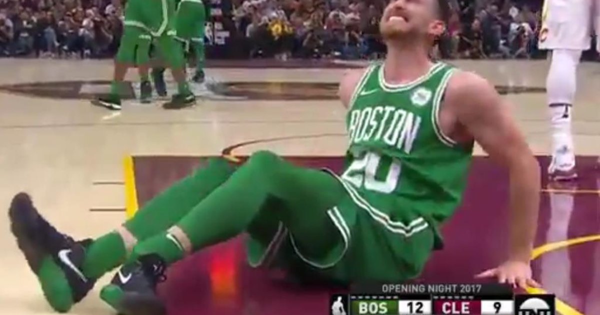 VÍDEO: astro do Boston Celtics sofre grave lesão na perna