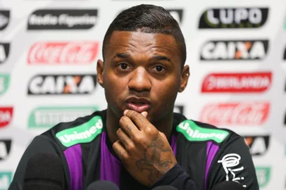  

FLORIANÓPOLIS, SC, BRASIL, 12-05-2015: Felipe é presentado como novo goleiro do Figueirense.(Foto: CRISTIANO ESTRELA / Agência RBS, ESPORTES)
Indexador: è