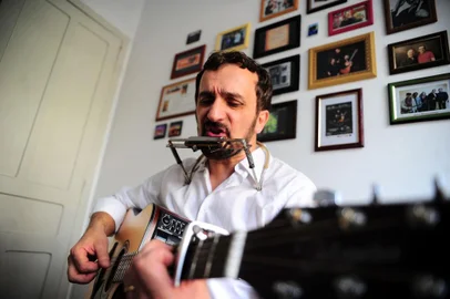  CAXIAS DO SUL, RS, BRASIL, 27/09/2017 - O violonista e harmonicista caxiense Ricardo Biga, que no dia 1º de outubro lança o seu primeiro CD solo, Simple. (Marcelo Casagrande/Agência RBS)