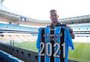 Arthur renova contrato com o Grêmio até 2021