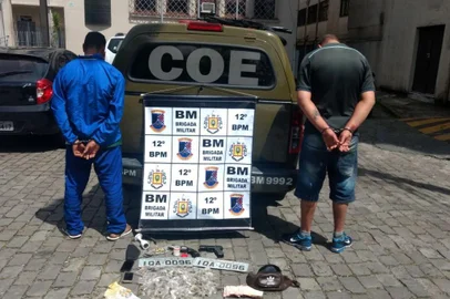 Busca por foragido resulta na apreensão de mais de 200 trouxas de maconha em Caxias do Sul 
