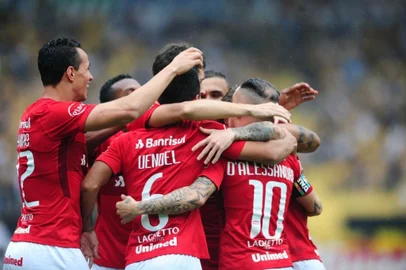 zol - inter - comemoração - jogadores - criciúma - futebol - série b
