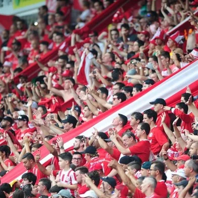 Inter enfrenta o Criciúma no Estádio Heriberto Hülse, pela 31ª rodada do Brasileirão Série B. Torcida colorada